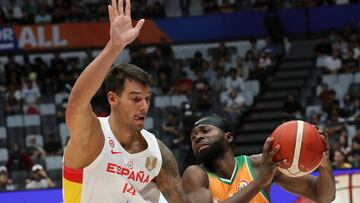 Willy Hernangomez (L) of Spain in action against Bazoumana Kone (R) of Ivory Coast during the FIBA Basketball World Cup 2023 group stage match between Spain and Ivory Coast in Jakarta, Indonesia, 26 August 2023.