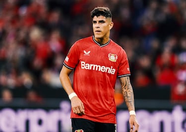 Los madrileños ya habrían lanzado los primeros sondeos para intentar el traspaso de Piero Hincapie, reciente campeón de la Bundesliga con el Bayer Leverkusen. Como ya adelantara este diario, el interés del Atleti por Piero vendría ya de hace varias temporadas, teniendo marcado su nombre en rojo para este verano como uno de los potenciales fichajes.