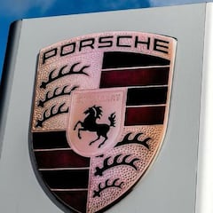 Gana la lotería y lo primero que hace es dejar su trabajo y comprarse un Porsche