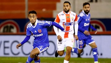Futbol, Cobresal vs Universidad de Chile
Fecha 15, campeonato Nacional 2022.
El jugador de Universidad de Chile Lucas Assadi, disputa el baln contra Nelson Sepulveda Cobresal durante el partido de primera division en el estadio El Cobre.
El Salvador, Chile.
28/05/2022
Dragomir Yankovic/Photosport
Football, Cobresal vs Universidad de Chile
15tnd date, 2022 National Championship.
Universidad de Chiles player Lucas Assadi, battles the ball against Nelson Sepulveda of Cobresal during the first division match held at El Cobre stadium.
El Salvador, Chile.
28/05/2022
Dragomir Yankovic/Photosport