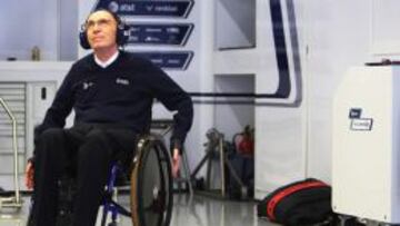 Sir Frank Williams, en el box de su escudería.