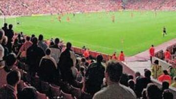 <b>ANFIELD RUGIRÁ. </b>El estadio del Liverpool se llenará mañana para recibir al Barcelona y tratar de dejar fuera al actual campeón.