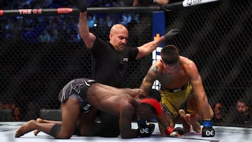 El luchador español Joel Alvarez derrota por sumisión a Marc Diakiese en el UFC Fight Night de Londres.