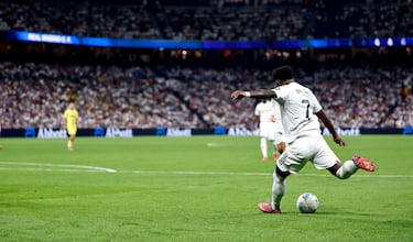 Vinicius adelanta al Madrid al filo del descanso: su disparo, desviado por Comesaña, abre el marcador y marca la pauta del partido.