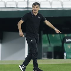 Mendilibar: "El Valencia tiene buenos jugadores del centro del campo para arriba"