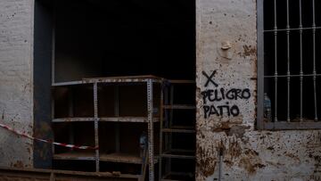 Estragos ocasionados por la DANA, a 18 de noviembre de 2024, en Paiporta, Valencia, Comunidad Valenciana (España). De los 218 fallecidos por la DANA, se han encontraron 68 cuerpos en el interior de hogares y hasta 32 en cocheras. En el exterior, al menos 45 levantamientos se realizaron en la calle y en el campo. Las localidades valencianas donde se recuperaron la mayoría de estos cuerpos sin vida fueron Paiporta (45), Catarroja (25), Valencia (16), Alfafar (15), Massanassa (12) y Picanya, Torrent y Benetússer con 10.
18 NOVIEMBRE 2024
Jorge Gil / Europa Press
18/11/2024