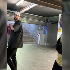 ¡Se quedó incrédulo! El aficionado que fue rechazado por Piqué en el Camp Nou