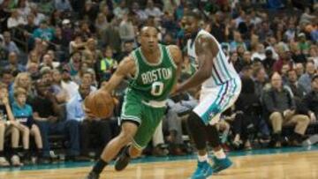 Boston supera a Charlotte y mantiene el pulso a Brooklyn