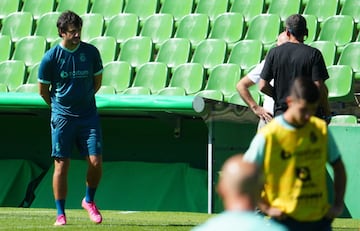 Agustín Hope se viste de corto y acompaña también al equipo durante los entrenamientos.