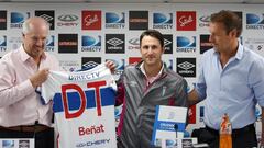 Beñat San José: "La prioridad es sumar un arquero y un 9"