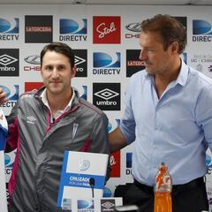 Beñat San José: "La prioridad es sumar un arquero y un 9"