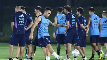 DOHA, QATAR - NOVEMBER 18: Lautaro Martinez (C) kicks a ball during the Argentina Training Session at Qatar University training site 3 on November 18, 2022 in Doha, Qatar. (Photo by Tim Nwachukwu/Getty Images)