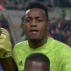 Hernán Crespo motiva a Iván Arboleda para que mejore