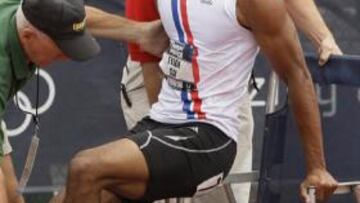 Gay, lesionándose en Eugene.