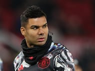 Soccer Football - Premier League - Manchester United v West Ham United - Old Trafford, Manchester, Britain - December 4, 2025 Manchester United's Casemiro during the warm up before the match REUTERS/Scott Heppell EDITORIAL USE ONLY. NO USE WITH UNAUTHORIZED AUDIO, VIDEO, DATA, FIXTURE LISTS, CLUB/LEAGUE LOGOS OR 'LIVE' SERVICES. ONLINE IN-MATCH USE LIMITED TO 120 IMAGES, NO VIDEO EMULATION. NO USE IN BETTING, GAMES OR SINGLE CLUB/LEAGUE/PLAYER PUBLICATIONS. PLEASE CONTACT YOUR ACCOUNT REPRESENTATIVE FOR FURTHER DETAILS..
