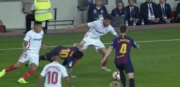 Messi, en una mala caída en la primera parte del encuentro, se lesionó el brazo derecho y tuvo que ser sustituido.