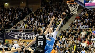 Canasta del Obradoiro frente al Breogán.