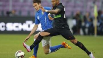 El jugador de Portugal Ricardo Quaresma disputa el balón contra el jugador de Italia Matteo Darmian