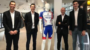 Jens Blatter, Nicolas Boisson, J&eacute;rome Gannat y Alexys Brunel posan en la presentaci&oacute;n del equipo continental del Groupama-FDJ.