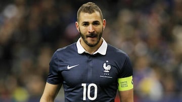 Benzema, con Francia, en un partido amistoso contra Brasil.