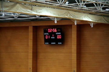 La duracin del partido es de tres tiempos de 20 minutos con dos descansos de 10 minutos en los que los equipos cambiarn de campo. El tiempo de juego es efectivo. Esto implica que, cada vez que el rbitro toque el silbato, el tiempo se detendr y se reanudar en cuanto la bola se ponga de nuevo en juego. En categoras menores/juveniles, la duracin es de 3 periodos de 15 minutos cada uno.