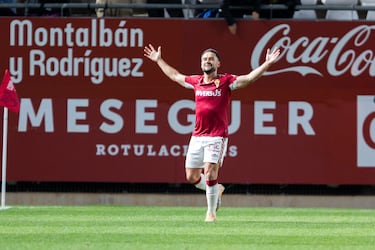 El Murcia sigue en estado de gracia y elimina al Cádiz