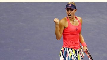 Angelique Kerber celebra un punto ante Caroline Wozniacki en el encuentro de semifinales del US Open.