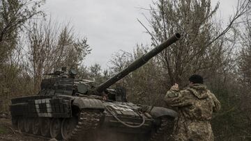 KHERSON OBLAST, UKRAINE - NOVEMBER 09: A Ukrainian tank is seen as Ukrainian Armed Forces' military mobility continue toward Kherson front in Ukraine on November 9, 2022. Ukrainian army continue to support its units in Kherson as Russia-Ukraine war continues. (Photo by Metin Aktas/Anadolu Agency via Getty Images)