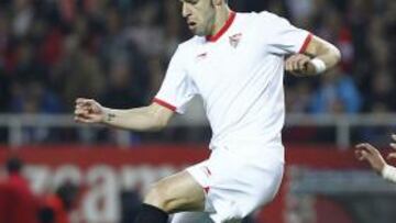 <b>SIN FORTUNA. </b>Negredo se lamenta tras una ocasión de gol desperdiciada.