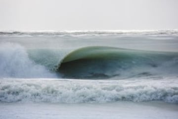 Preciosas olas casi congeladas