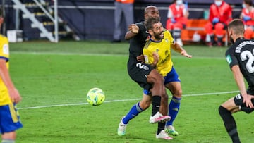 27/09/20 PARTIDO PRIMERA DIVISION
 CADIZ - GRANADA
 POSIBLE PENALTI NO PITADO A PEREA