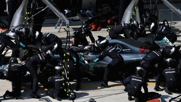 SHANGHAI, CHINA - APRIL 15: Lewis Hamilton of Great Britain driving the (44) Mercedes AMG Petronas F1 Team Mercedes WO9 makes a pit stop for new tyres during the Formula One Grand Prix of China at Shanghai International Circuit on April 15, 2018 in Shanghai, China. (Photo by Charles Coates/Getty Images)
