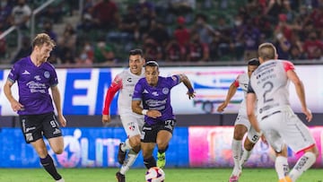 (L-R), Aldo Rocha of Atlas and Camilo Da Silva Sanvezzo of Mazatlan during the game Mazatlan FC vs Atlas, corresponding to the 15th round match of the Torneo Guard1anes Clausura 2021 of the Liga BBVA MX, at Kraken Stadium, on April 16, 2021. <br>&