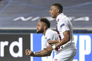 Neymar y Mbappé celebran la victoria del PSG sobre el Atalanta.