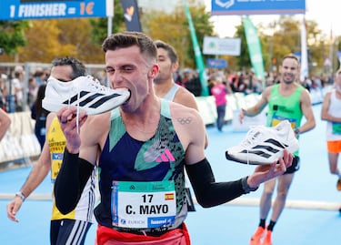 El tiempo de Carlos  (59:39) supera en 14 segundos la marca que hizo Fabián Roncero en Berlín.