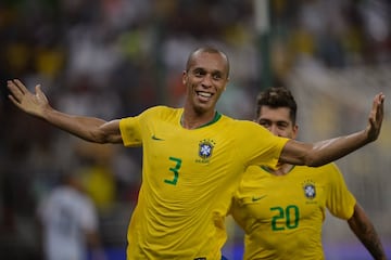 Alegría de Miranda después de anotar el gol 0-1 en el tiempo de descuento