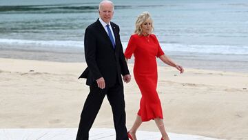 US President Joe Biden and US First Lady Jill Biden arrive for an offial photograph at the start of the G7 summit in Carbis Bay, Cornwall on June 11, 2021. - G7 leaders from Canada, France, Germany, Italy, Japan, the UK and the United States meet this wee