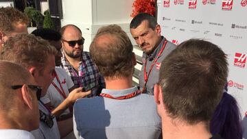 Gunther Steiner, jefe de Haas, atendiendo a la prensa en Monza.
