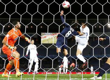 Kashima Antlers' Mu Kanazaki scores their second goal.