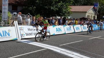 Bouhanni gana 104 días después y arrebata el liderato a Lobato