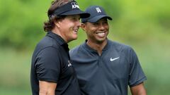 AKRON, OH - AUGUST 01: Phil Mickelson (L) and Tiger Woods smile during a practice round prior to the World Golf Championships-Bridgestone Invitational at Firestone Country Club South Course on August 1, 2018 in Akron, Ohio.   Sam Greenwood/Getty Images/AF