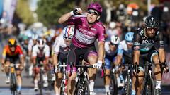 Arnaud Demare festeja su tercera victoria en el Giro 2020.