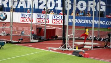 Martínez efectúa un lanzamiento en la final de disco.