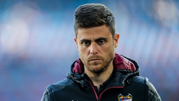 Alessio Lisci, head coach of Levante UD, looks on during the Santander League match between Levante UD and Sevilla FC at the Ciutat de Valencia Stadium on April 21, 2022, in Valencia, Spain.
 AFP7 
 21/04/2022 ONLY FOR USE IN SPAIN