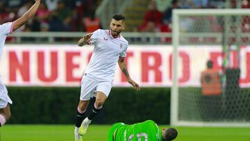 (L-R), Jesus Manuel Corona of Sevilla and Guido Rodriguez of Betis during the game Sevilla FC vs Real Betis, preparation friendly at Akron Stadium, on August 2, 2023.
<br><br>
(I-D), Jesus Manuel Corona de Sevilla y Guido Rodriguez de Betis durante el Partido Sevilla FC vs Real Betis, amistoso de preparacion en el Estadio Akron, el 02 de Agosto de 2023.