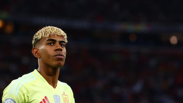 Munich (Germany), 08/06/2025.- Lamine Yamal of Spain walks on the pitch ahead of the UEFA Nations League final match between Portugal and Spain in Munich, Germany, 08 June 2025. (Alemania, España) EFE/EPA/ANNA SZILAGYI