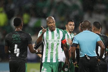 Atlético Nacional eliminó en cuartos de final al Deportivo Cali con doblete de Dayro Moreno a los 50 y 90 minutos. Los verdes avanzaron a semifinales con un marcador de 2-1.