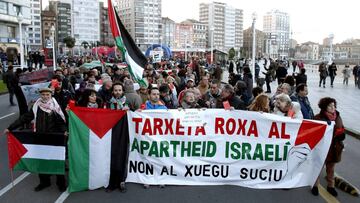 El movimiento ‘Tarjeta Roja a Israel’ se manifestó antes del partido.