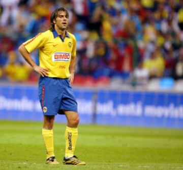 El argentino Claudio López llegó a las Águilas para el Apertura 2004, proveniente de la Lazio de Italia. Con un gran palmarés, donde además de la Lazio, se sumaba el Valencia y la selección Argentina, el 'Piojo' López logró el título con América en el Clausura 2005.