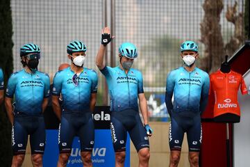 La escuadra de Vinokourov ha sufrido toda una revoluci¨®n para este a?o. En el baile de altas y bajas destaca el sonado regreso de dos pesos pesados de la casa: Vincenzo Nibali y Miguel ?ngel L¨®pez. Ninguno pasa por su mejor momento, en lo que a resultados se refiere, pero ser¨¢n la punta de lanza del proyecto en grandes vueltas, junto a Alexey Lutsenko. Altas: Vincenzo Nibali (Ita), Miguel ?ngel L¨®pez (Col), Gianni Moscon (Ita), David de la Cruz, Andrey Zeits (Kaz), Joe Dombrowski (EE UU), Valerio Conti (Ita), Simone Velasco (Ita), Sebastian Henao (Col), Alexandr Riabushenko (Bie), Leonardo Basso (Ita), Antonio Nibali (Ita), Miche Gazzoli (Ita), Nurbergen Nurlykhassym (Kaz). Bajas: Jakob Fuglsang (Din), Luis Le¨®n S¨¢nchez, Ion Izagirre, Gorka Izagirre, Alexander Vlasov (Rus), Merhawi Kudus (Eri), Omar Fraile, Alex Aranburu, Hugo Houle (Can), ?scar Rodr¨ªguez, Nikita Stalnov (Kaz), Matteo Sobrero (Ita), Benjamin Perry (Can), Jonas Gregaard (Din), Rodrigo Contreras (Col) y Andrea Piccolo (Ita).